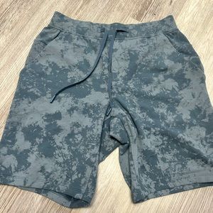 Men’s medium lululemon lounge shorts